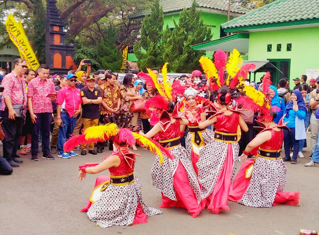 Tarian sambutan di Pucuk Coolinary Festival - Kuliner Terbaik Pucuk Coolinary Festival Malang 2018