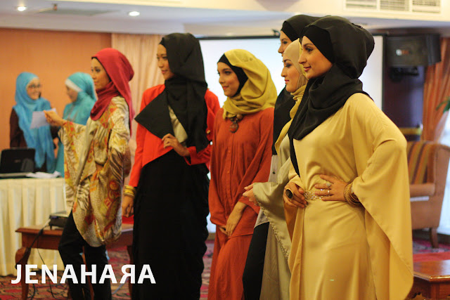 Fashion Show at Women Islamic Forum - Jenahara