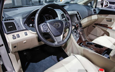 2013-Toyota-Venza-dash