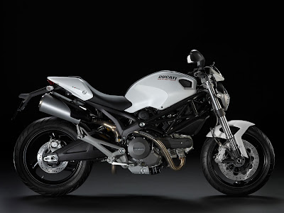 2011-Ducati-Monster696-white