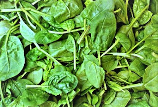 The antioxidant content in spinach limits inflammation in the body.