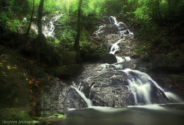 air terjun Sungai Buweh pada waktu pagi 