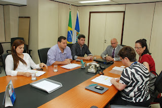 Reunião na Secretaria de Estado de Saúde, marca anúncio da liberação de R$ 1,8 milhão para a construção do Centro de Hemodiálise de Teresópolis