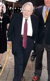 andy-rooney-funeral-service-celebrated-walter-cronkite-02