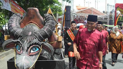 Walikota Mahyeldi Buka Festival 10.000 Bakcang Ayam dan Lamang Baluo