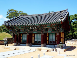 TUMBA DEL REY SURO. GIMHAE, COREA DEL SUR