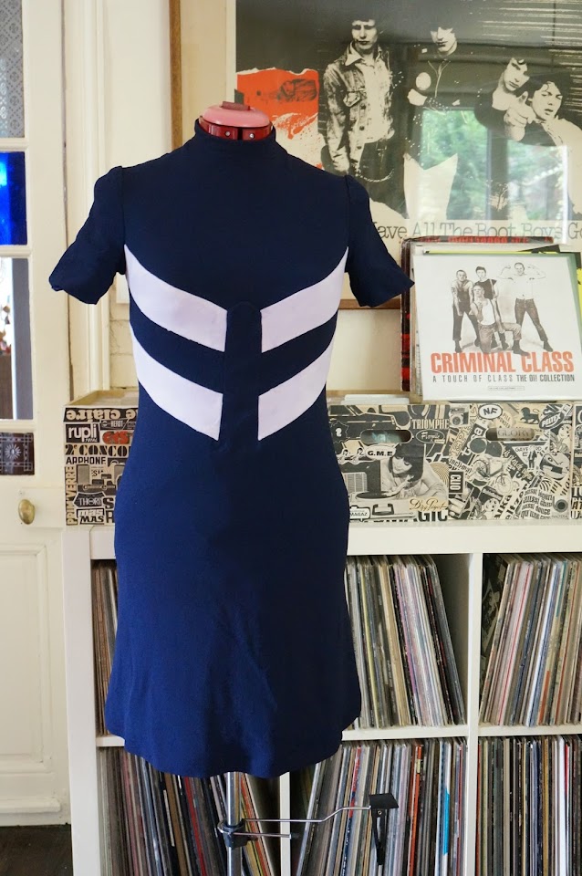 robe des années 60 / 70  stewardess dress 1960s 1970s 60s 70s mod twiggy