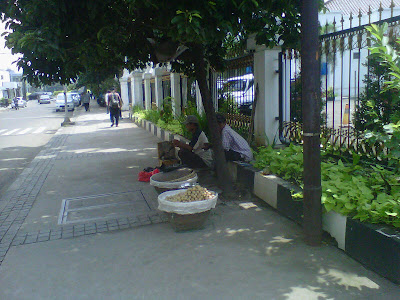 jakarta picture business on the street.jpg