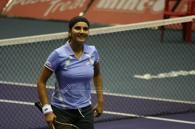 SANIA MIRZA CAMEL TOE PICS