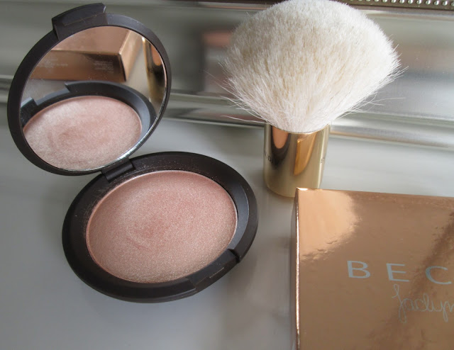 Review of beauty product Becca Cosmetics Highlight Powder in the color Champagne Pop collaboration with Jaclyn Hill