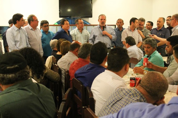 Armando se reúne com lideranças de 20 municípios do Agreste Meridional