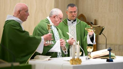 Tudo suportar com paciência e vencer com amor, pediu o Papa