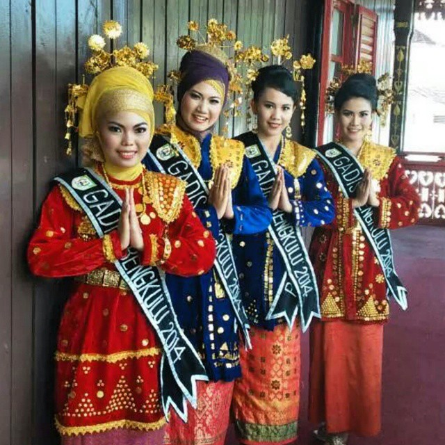  SANGGAR NUSANTARA DOT COM Jakarta SEWA BAJU ADAT 