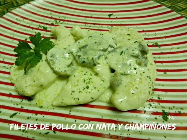 "Filetes de pollo con nata y champiñones"