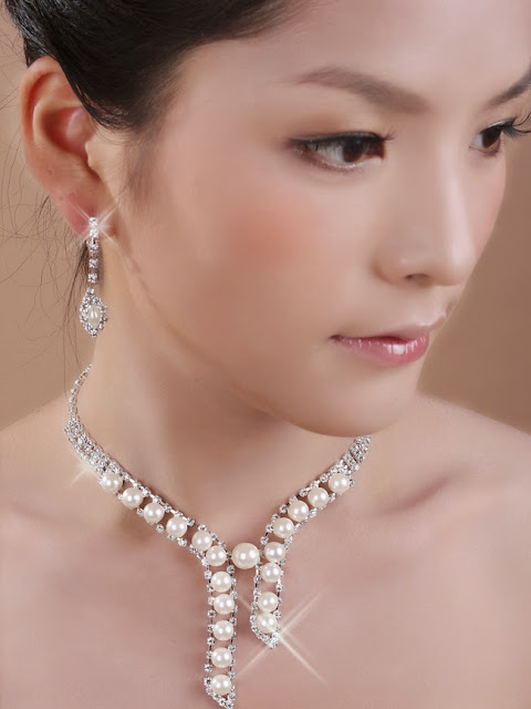 Pearl accessories, bridal