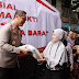 Bersama Vihara Dharma Bakti, Polres Metro Jakarta Barat Salurkan Bantuan Sosial di Tamansari