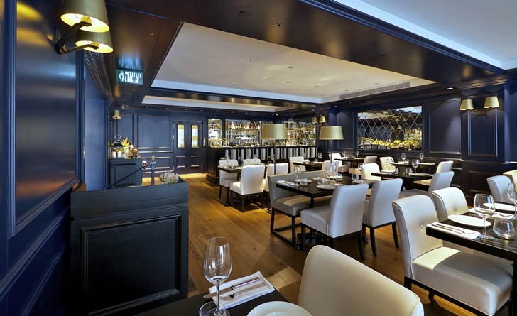 White restaurant chairs in Hotel Indigo in Tel Aviv