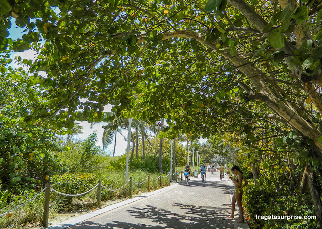 Calçadão na praia em South Beach, Miami Beach