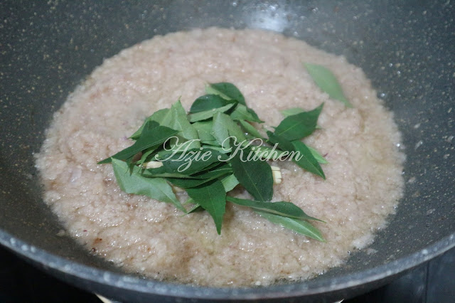 Ayam Masak Kicap Daun Kari - Azie Kitchen