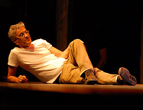 Caetano Veloso F rias ELE VOLTA EM 15 04 2012 Enviar por emailBlogThis