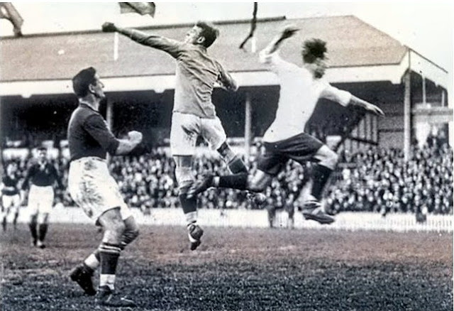 Zamora despeja el balón en el partido contra Bélgica de los Juegos Olímpicos de Amberes. SELECCIÓN DE BÉLGICA 3 SELECCIÓN DE ESPAÑA 1. 29/08/1920. VII Juegos Olímpicos de Amberes 1920, cuartos de final. Amberes (Bélgica), estadio Olímpico de Beerschot. GOLES: 1-0: 37’, Coppée. 2-0: 55’, Coppée. 3-0: 58’, Coppée. 3-1: 80’, Arrate, de penalti.