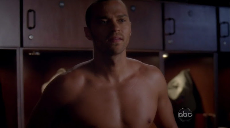 Jesse Williams shirtless on Greys Anatomy s7e04