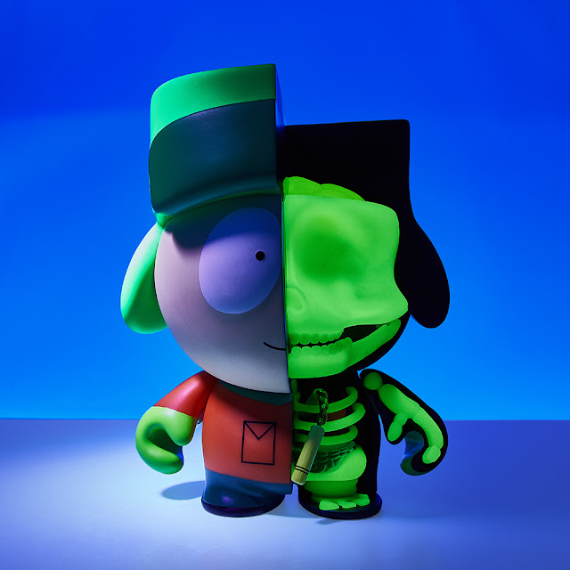 NYCC 2023 Exclusive Kidrobot South Park Anatomy Kyle 8 inch Vinyl Art Figure Glow in the Dark Edition 01