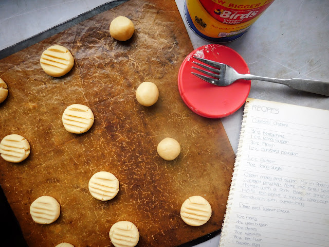 Classic Custard Creams Biscuits