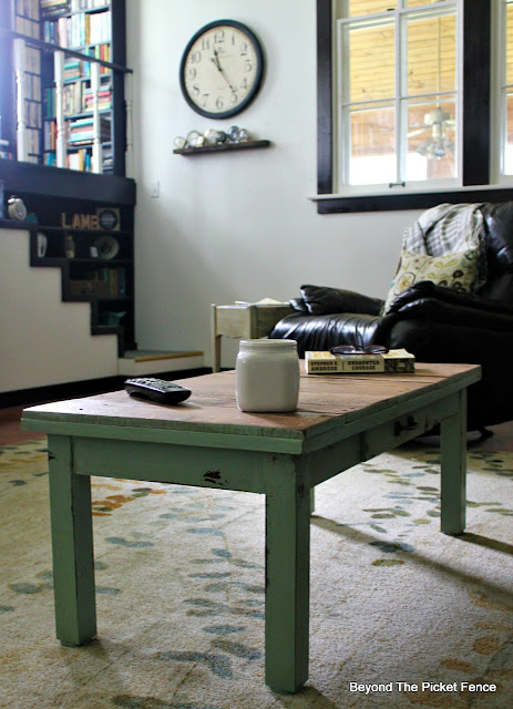 coffe table, before and after, pallets, pallet furniture, paint makeover, fusion mineral paint, http://goo.gl/hf68fG