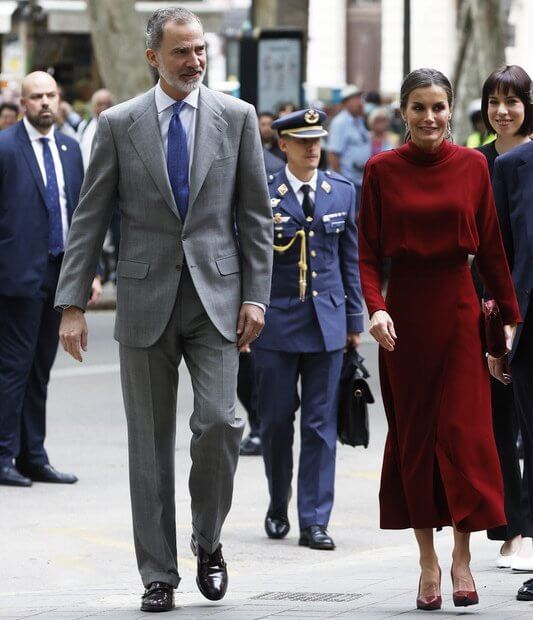 Queen Letizia wore a red open-back dress from Massimo Dutti. Queen Letizia is wearing Jose Luis Joyerias gold earrings