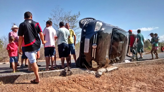 Dois acidentes de trânsito envolvendo carros são registrados na PI-213 em Cocal