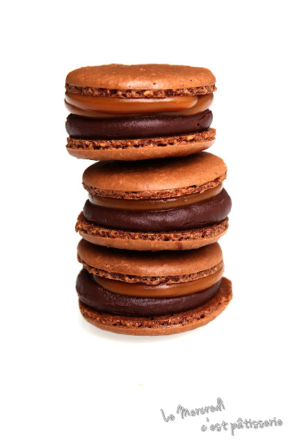 Macarons au chocolat noir et caramel beurre salé