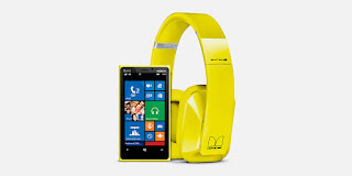 nokia lumia 920 with monster headset