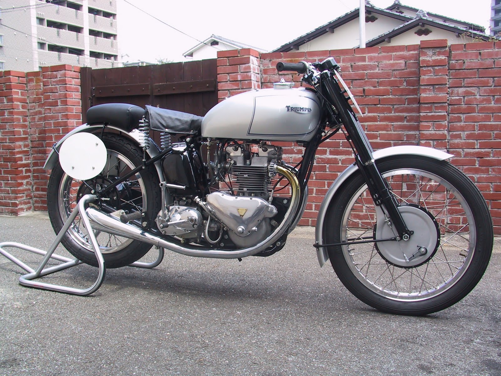 Dutch Vintage Motorcycle Association  A Triumph T100 Grand Prix