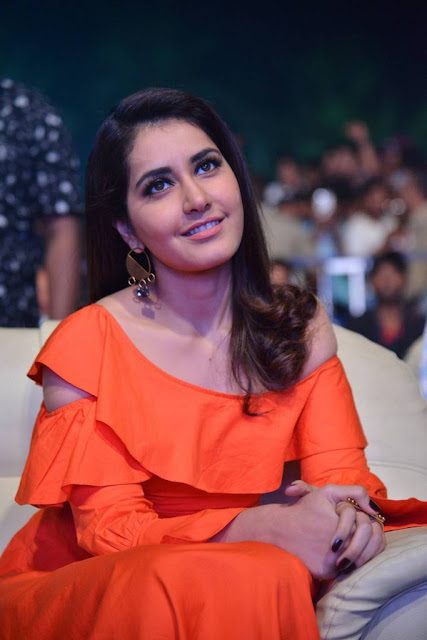 Raashi Khanna Picture At Tholi Prema Movie Pre Release Function