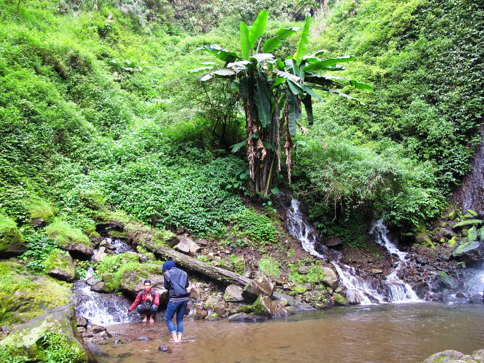 Jalan jalan ke Cangar jangan lupa mampir ke air terjun 