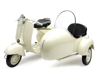 Sejarah Vespa  Vespa Douglas  Sleepscooter. Topik yang menarik untuk kita bahas saat ini adalah tentang Vespa Douglas. Pernah berbincang dengan rekan-rekan sesama pecinta Vespa mengenai jenis atau model yang satu ini, dan ternyata ini merupakan jenis atau model yang sedang banyak dibicarakan saat ini oleh para penggemar Vespa baik yang pemula atau sudah 'senior'. Langsung saja pada kesempatan ini akan kita bahas engenai Vespa Douglas.  Sejarah Vespa yang kemudian disebut dengan Vespa Douglas pertama kali adalah ketika perusahaan Douglas di Kingswood, Bristol (Inggris) yang mulai memproduksi sepeda motor pada tahun 1907 mengalami kebangkrutan pada tahun 1948. Ketika berlibur di Itali 