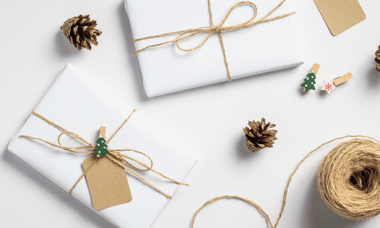 The Ultimate guide to wrap Christmas presents fast and great