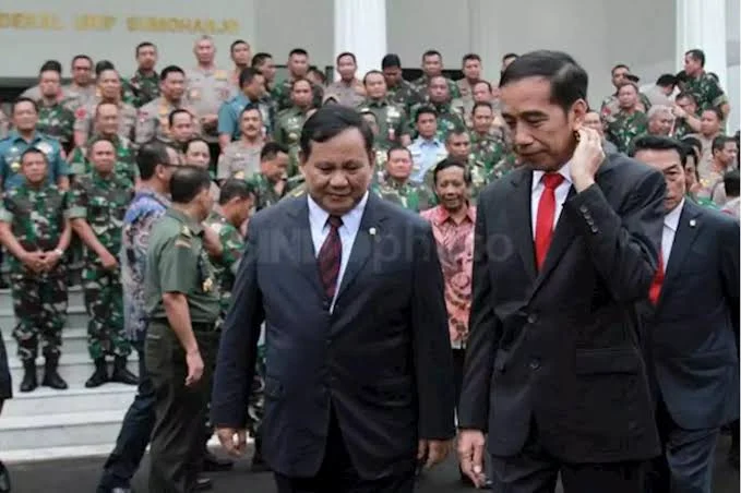  Presiden Joko Widodo telah menetapkan status darurat sipil sebagai landasan pemberlakuan  Aktivis 98: Jika Darurat Sipil Gagal Bendung Covid-19, Darurat Militer Diterapkan?