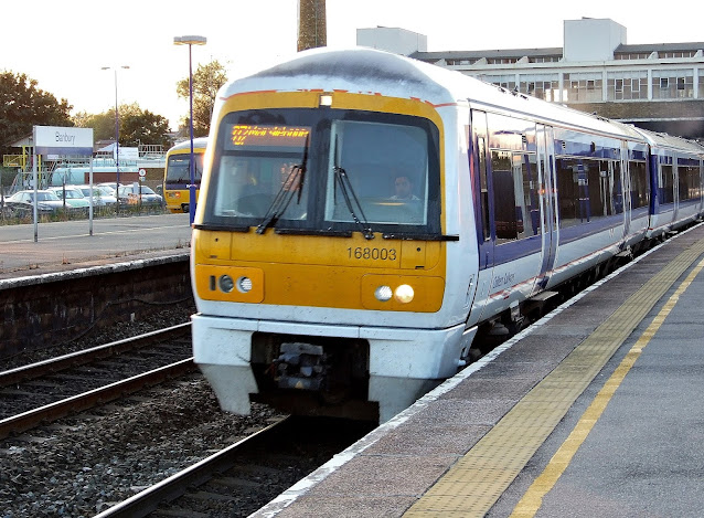 photo of chiltern railways class 168003 clubman diesel multiple unit train stands in banbury station in 2012