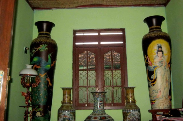  Rumah  Joglo  Guci keramik 