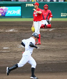 ８回裏阪神無死一塁、中崎翔太は鳥谷に右越え逆転２点本塁打を浴びる（撮影・宮崎幸一）