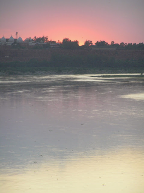 India, Taj Mahal at sunset  by E.V.Pita (2006)  http://sunsetplanet.blogspot.com/2015/05/india-taj-mahal-at-sunset-india-taj.html   India, Taj Mahal al atardecer  por E.V.Pita (2006)