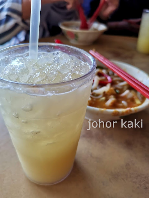 Kim Laksa in Nan Guang Coffee Shop in Balik Pulau, Penang 金叻沙