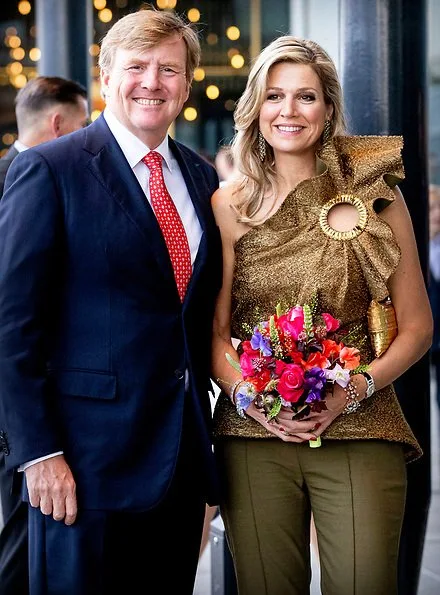 Queen Maxima wore Claes Iversen top from 2019 couture collection. William Kentridge and Faustin Linyekula at Holland Festival