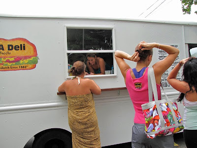 Gee A Deli food truck by Honolulu Mark