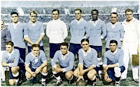 Selección de URUGUAY - Temporada 1929-30 - Álvaro Gestido, Nasazzi, Ballestero, Mascheroni, Andrade y Fernández; Dorado, Scarone, Castro, Cea e Iriarte - URUGUAY 4 (Dorado, Cea, Iriarte y Castro), ARGENTINA 2 (Peucelle, Stábile) - 30/07/1930 - Mundial de Uruguay 1930, final - Montevideo (Uruguay), estadio Centenario - URUGUAY gana el primer Campeonato del Mundo de Fútbol