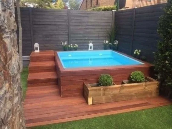 gambar kolam renang minimalis di belakang rumah