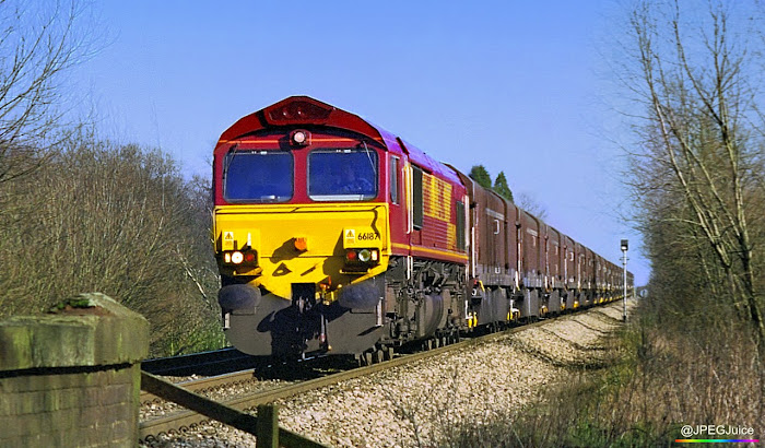 66187 with KSA wagons