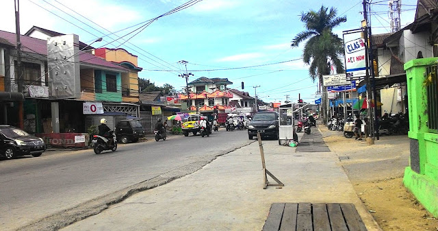 Mengulas 10 Ide Bisnis Pinggir Jalan Raya